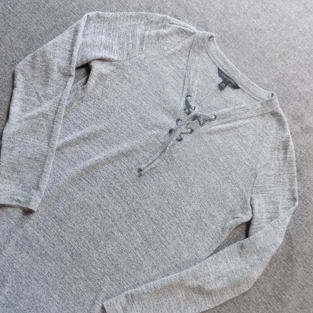Banana Republic Top Womens XS Gray Good Lace Up V-Neck Long Sleeve Knit 1711